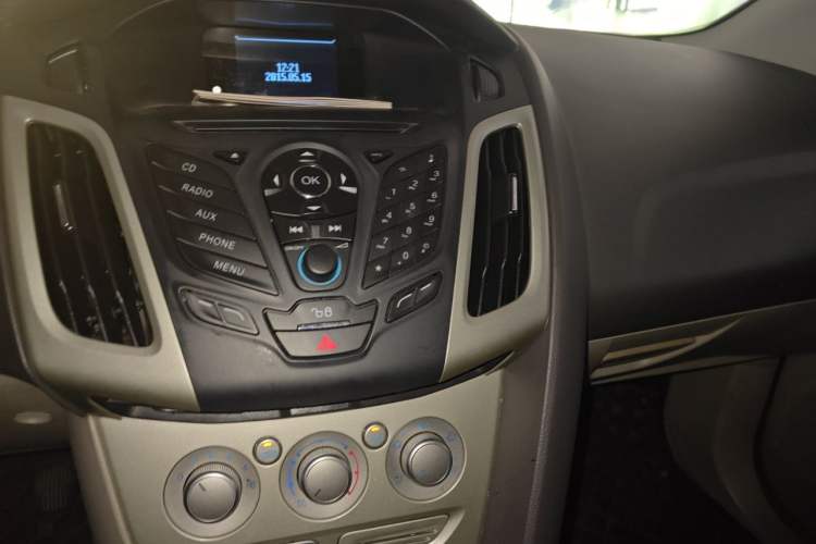 Used Ford Focus 2012 Sedan 1.6L Manual Comfort Model Audio And AC Panel