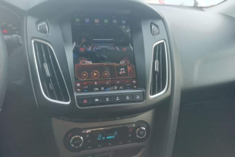 Used Ford Focus 2012 Hatchback 1.6L Manual Fashion Edition Audio And AC Panel