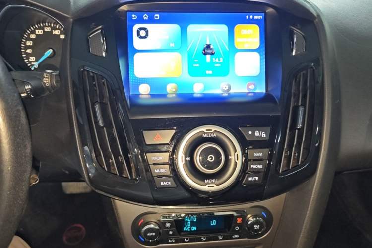 Used Ford Focus 2012 Hatchback 1.6L Automatic Fashion Edition Audio And AC Panel
