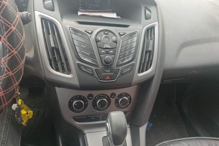 Used Ford Focus 2012 Hatchback 1.6L Automatic Comfort Model Audio And AC Panel