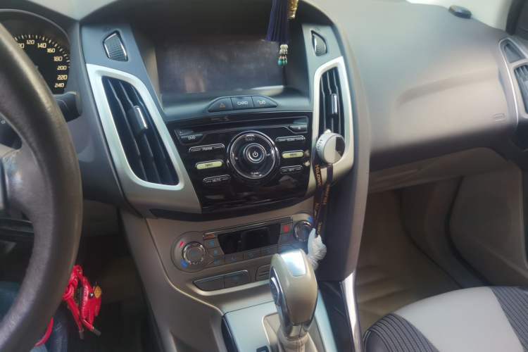 Used Ford Focus 2012 Sedan 1.6L Automatic Fashion Edition Audio And AC Panel