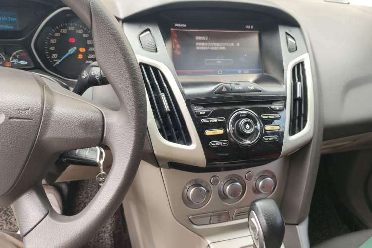 Used Ford Focus 2012 Sedan 1.6L Automatic Comfort Model Audio And AC Panel
