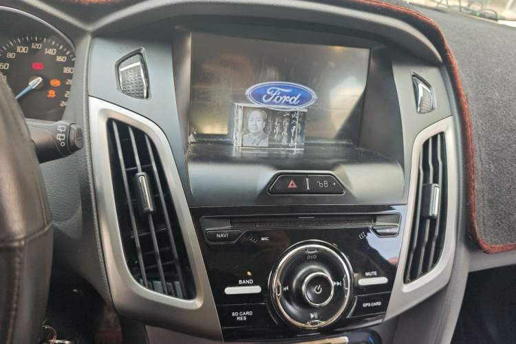 Used Ford Focus 2012 Hatchback 1.6L Automatic Fashion Edition Audio And AC Panel