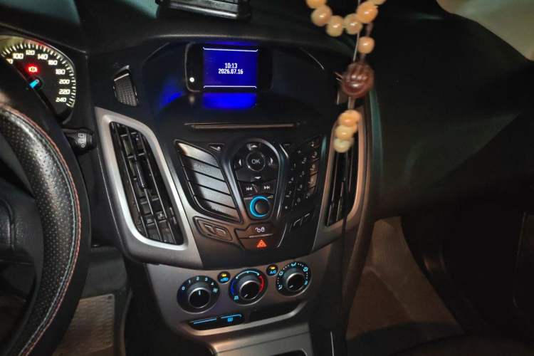 Used Ford Focus 2012 Hatchback 1.6L Manual Comfort Model Audio And AC Panel