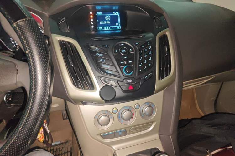 Used Ford Focus 2012 Sedan 1.6L Manual Comfort Model Audio And AC Panel