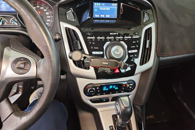 Used Ford Focus 2012 Hatchback 2.0L Automatic Luxury Sport Model Audio And AC Panel