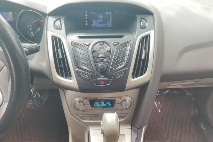 Used Ford Focus 2012 Hatchback 1.6L Automatic Fashion Edition Audio And AC Panel