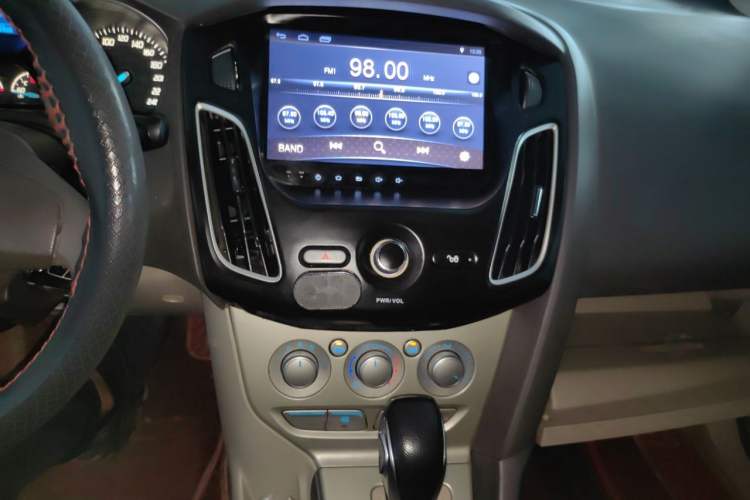 Used Ford Focus 2012 Sedan 1.6L Automatic Comfort Model Audio And AC Panel