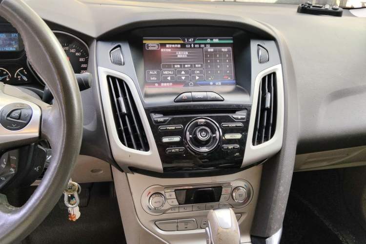 Used Ford Focus 2012 Sedan 1.6L Automatic Fashion Edition Audio And AC Panel