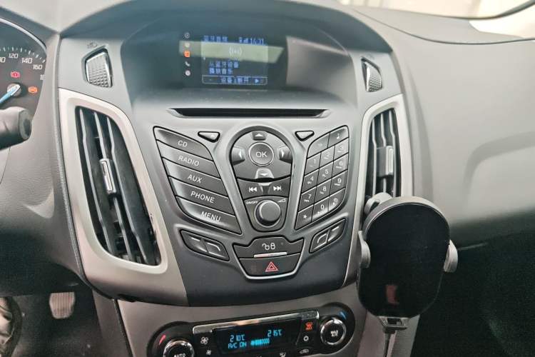 Used Ford Focus 2012 Sedan 1.6L Manual Fashion Edition Audio And AC Panel