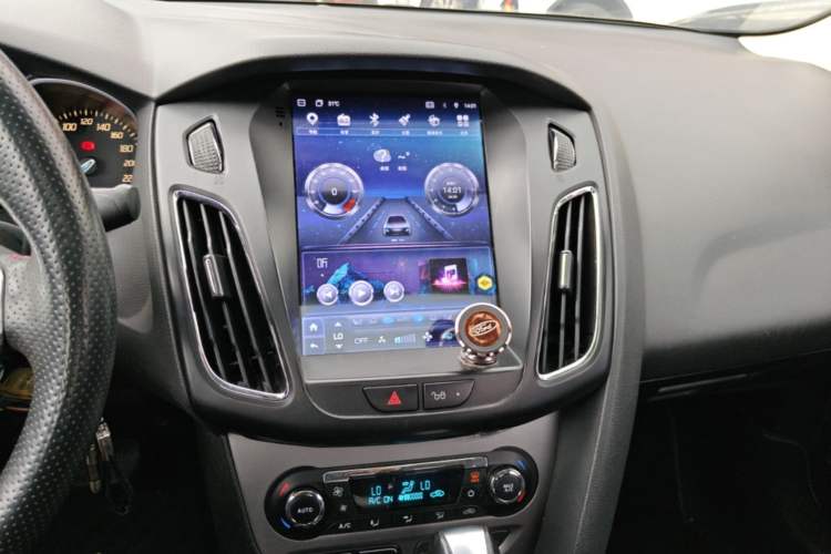Used Ford Focus 2012 Sedan 1.6L Automatic Fashion Edition Audio And AC Panel