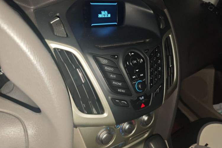 Used Ford Focus 2012 Sedan 1.6L Automatic Comfort Model Audio And AC Panel