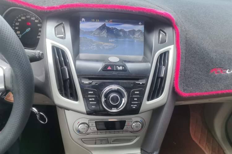 Used Ford Focus 2012 Hatchback 1.6L Manual Fashion Edition Audio And AC Panel