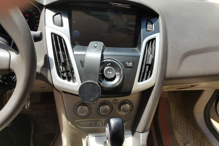 Used Ford Focus 2012 Sedan 1.6L Automatic Comfort Model Audio And AC Panel