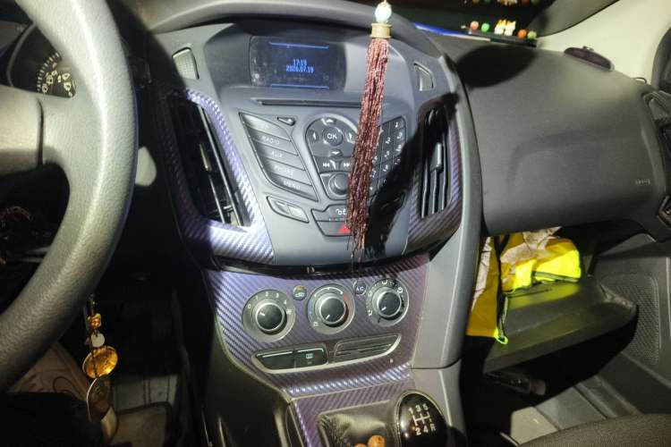 Used Ford Focus 2012 Hatchback 1.6L Manual Comfort Model Audio And AC Panel