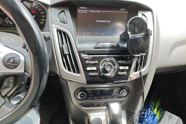 Used Ford Focus 2012 Hatchback 1.6L Automatic Fashion Edition Audio And AC Panel