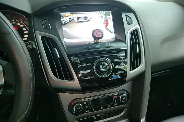 Used Ford Focus 2012 Hatchback 1.6L Manual Fashion Edition Audio And AC Panel