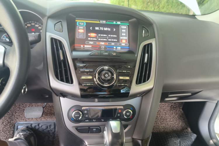 Used Ford Focus 2012 Sedan 1.6L Automatic Fashion Edition Audio And AC Panel