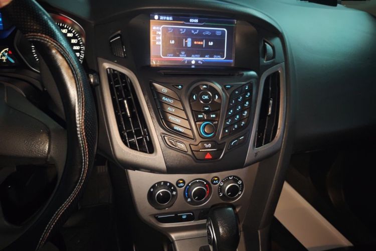 Used Ford Focus 2012 Hatchback 1.6L Automatic Comfort Model Audio And AC Panel