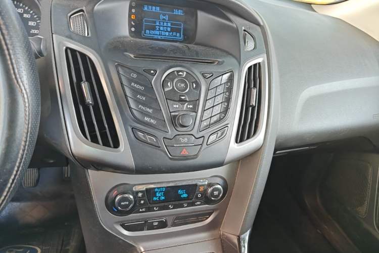 Used Ford Focus 2012 Sedan 1.6L Manual Fashion Edition Audio And AC Panel