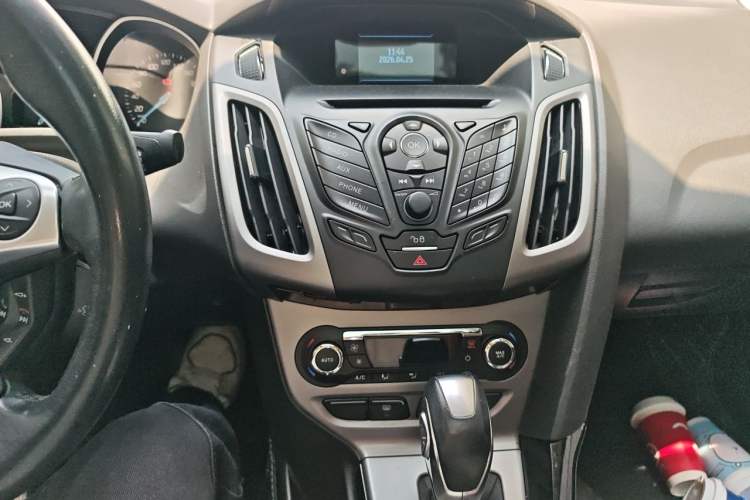 Used Ford Focus 2012 Sedan 1.6L Automatic Fashion Edition Audio And AC Panel