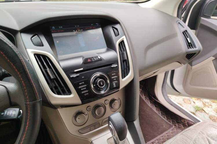 Used Ford Focus 2012 Sedan 1.6L Automatic Comfort Model Audio And AC Panel