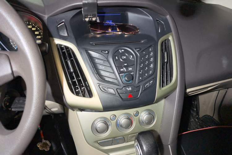 Used Ford Focus 2012 Sedan 1.6L Automatic Comfort Model Audio And AC Panel