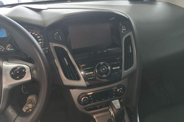 Used Ford Focus 2012 Sedan 1.6L Automatic Fashion Edition Audio And AC Panel