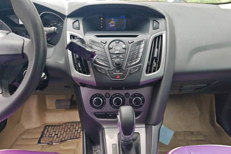 Used Ford Focus 2012 Hatchback 1.6L Automatic Comfort Model Audio And AC Panel