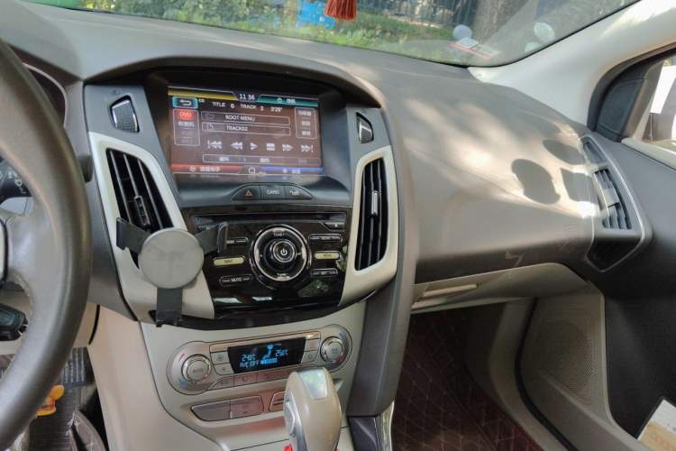 Used Ford Focus 2012 Sedan 1.6L Automatic Fashion Edition Audio And AC Panel