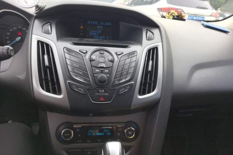 Used Ford Focus 2012 Hatchback 1.6L Automatic Fashion Edition Audio And AC Panel