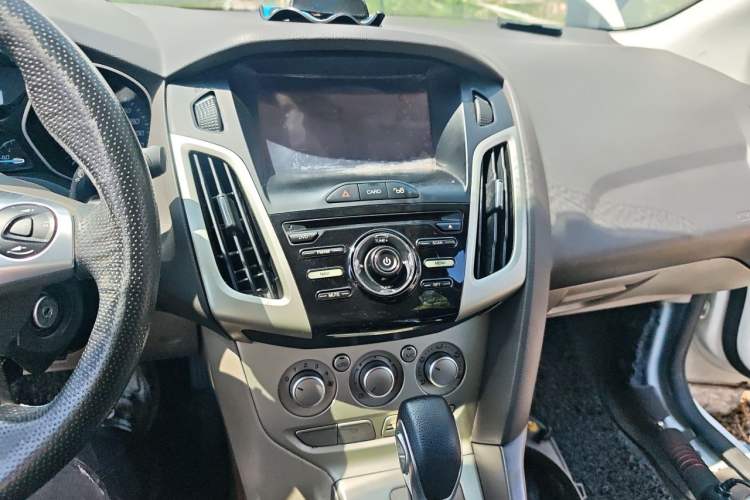 Used Ford Focus 2012 Sedan 1.6L Automatic Comfort Model Audio And AC Panel