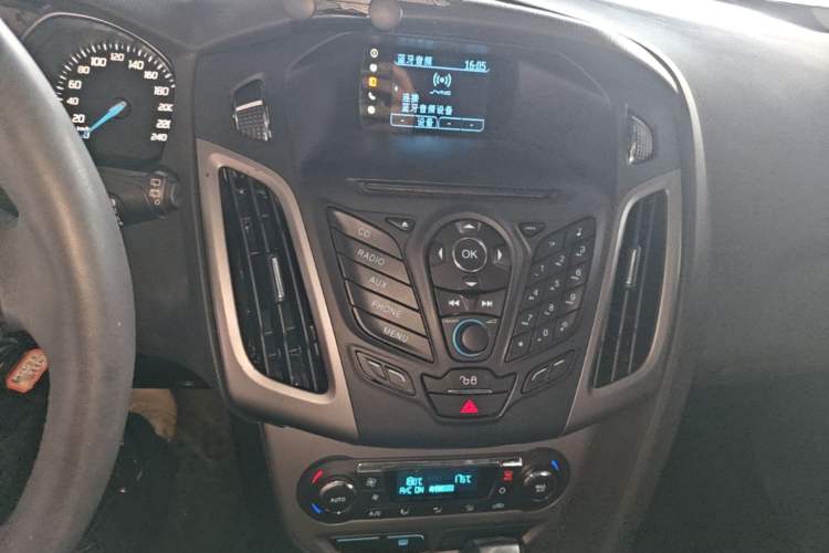Used Ford Focus 2012 Hatchback 1.6L Automatic Fashion Edition Audio And AC Panel