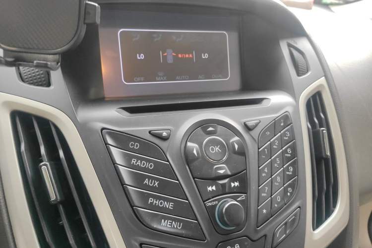 Used Ford Focus 2012 Sedan 1.6L Manual Comfort Model Audio And AC Panel