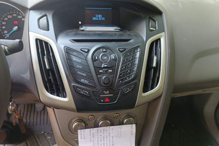 Used Ford Focus 2012 Sedan 1.6L Manual Comfort Model Audio And AC Panel