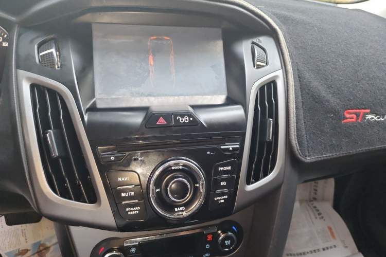 Used Ford Focus 2012 Sedan 1.6L Automatic Fashion Edition Audio And AC Panel