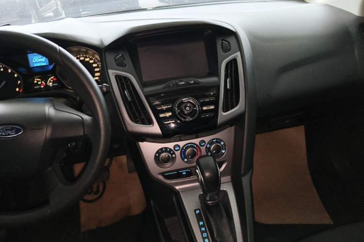 Used Ford Focus 2012 Hatchback 1.6L Automatic Comfort Model Audio And AC Panel