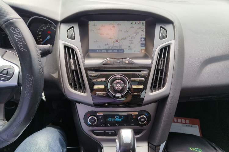 Used Ford Focus 2012 Sedan 1.6L Automatic Fashion Edition Audio And AC Panel