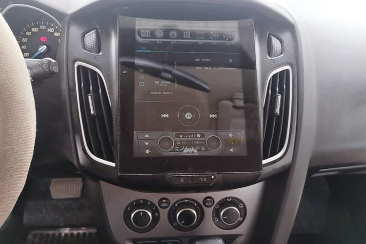 Used Ford Focus 2012 Hatchback 1.6L Automatic Comfort Model Audio And AC Panel
