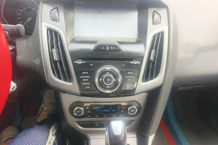Used Ford Focus 2012 Sedan 1.6L Automatic Fashion Edition Audio And AC Panel