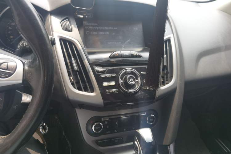 Used Ford Focus 2012 Hatchback 1.6L Automatic Fashion Edition Audio And AC Panel