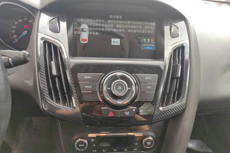 Used Ford Focus 2012 Hatchback 1.6L Automatic Fashion Edition Audio And AC Panel