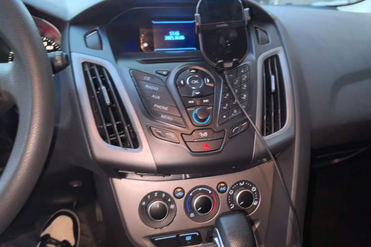 Used Ford Focus 2012 Hatchback 1.6L Automatic Comfort Model Audio And AC Panel
