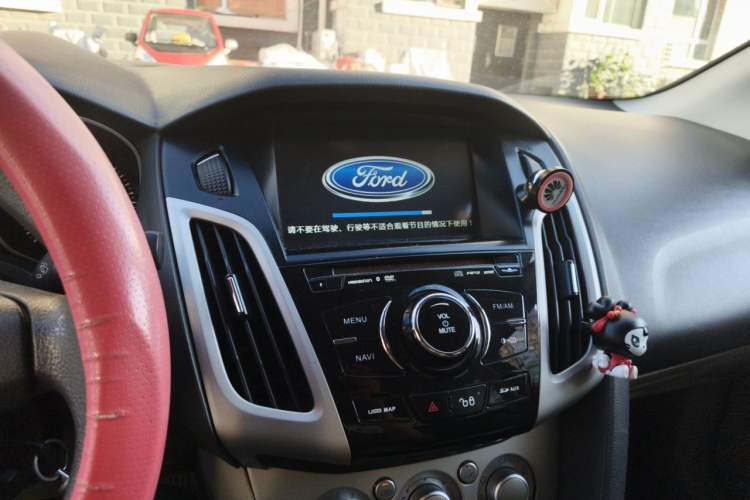 Used Ford Focus 2012 Sedan 1.6L Manual Comfort Model Audio And AC Panel
