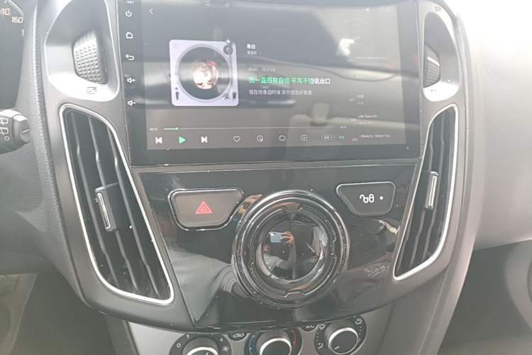 Used Ford Focus 2012 Hatchback 1.6L Automatic Comfort Model Audio And AC Panel