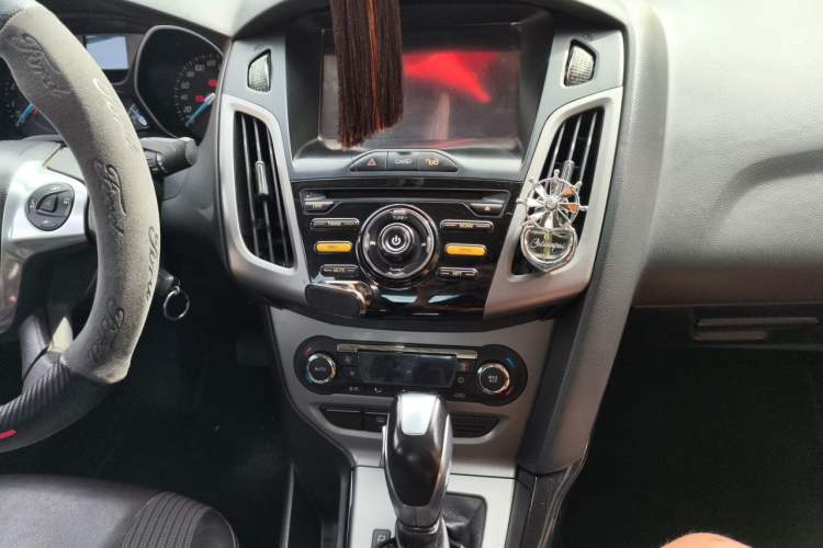 Used Ford Focus 2012 Sedan 1.6L Automatic Fashion Edition Audio And AC Panel