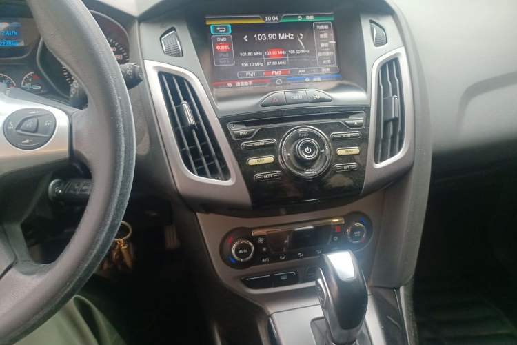 Used Ford Focus 2012 Hatchback 1.6L Automatic Fashion Edition Audio And AC Panel