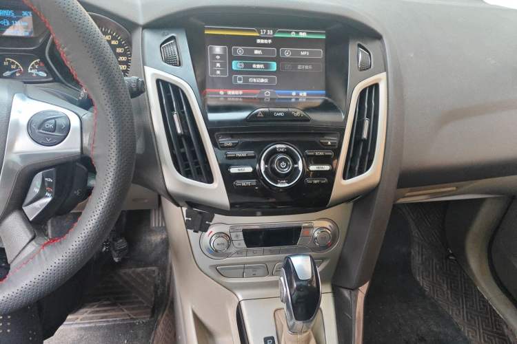 Used Ford Focus 2012 Hatchback 1.6L Automatic Fashion Edition Audio And AC Panel