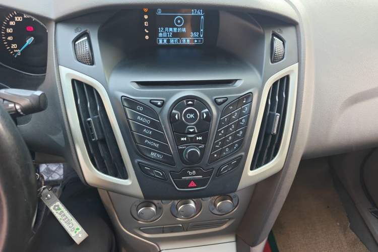 Used Ford Focus 2012 Sedan 1.6L Manual Comfort Model Audio And AC Panel