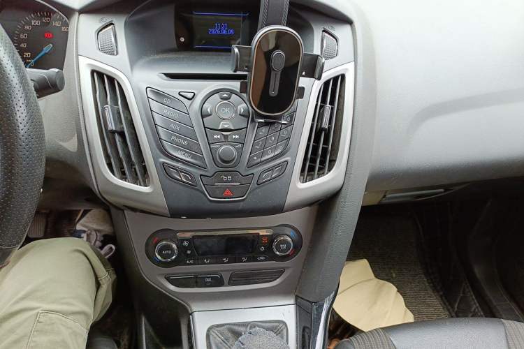 Used Ford Focus 2012 Sedan 1.6L Manual Fashion Edition Audio And AC Panel
